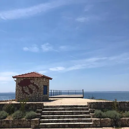 Dimitra's And Nasia's Landhuis